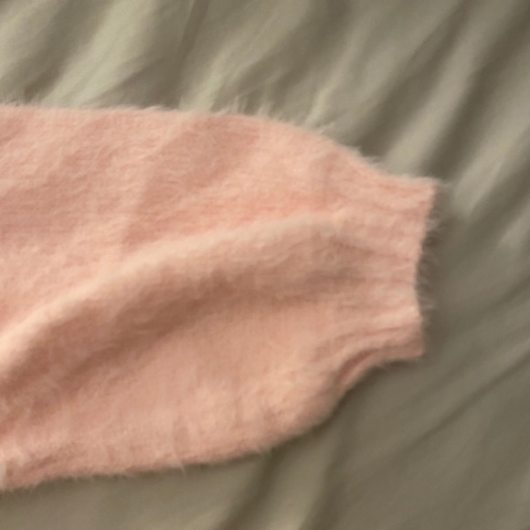Pink fuzzy sweater - Picture 2 of 3
